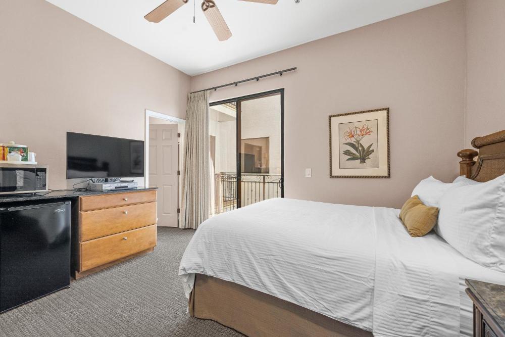Standard Queen Room interior